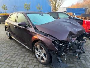 Audi A3 Sportback 1.5 35 TFSI 16V Mild Hybrid Samochód złomowany (2020, Purpurowy)