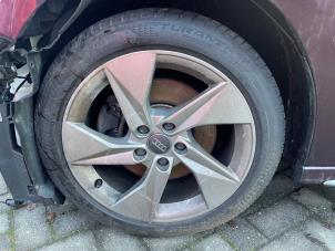 Audi A3 Sportback 1.5 35 TFSI 16V Mild Hybrid Samochód złomowany (2020, Purpurowy)