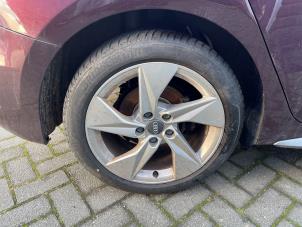 Audi A3 Sportback 1.5 35 TFSI 16V Mild Hybrid Samochód złomowany (2020, Purpurowy)