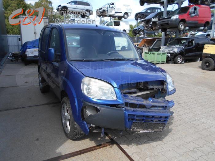 Fiat Doblo Cargo 1.3 D 16V Multijet Épave (2006, Bleu)