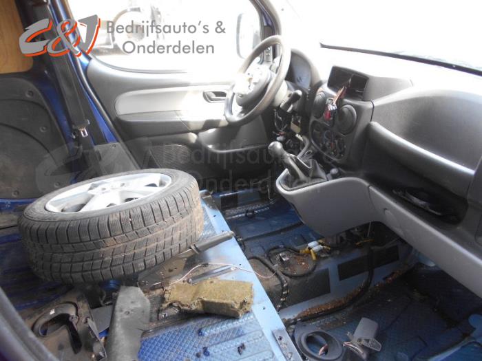 Fiat Doblo Cargo 1.3 D 16V Multijet Épave (2006, Bleu)