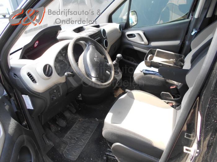 Peugeot Partner Tepee 1.6 HDI 75 Schrottauto (2010, Schwarz)