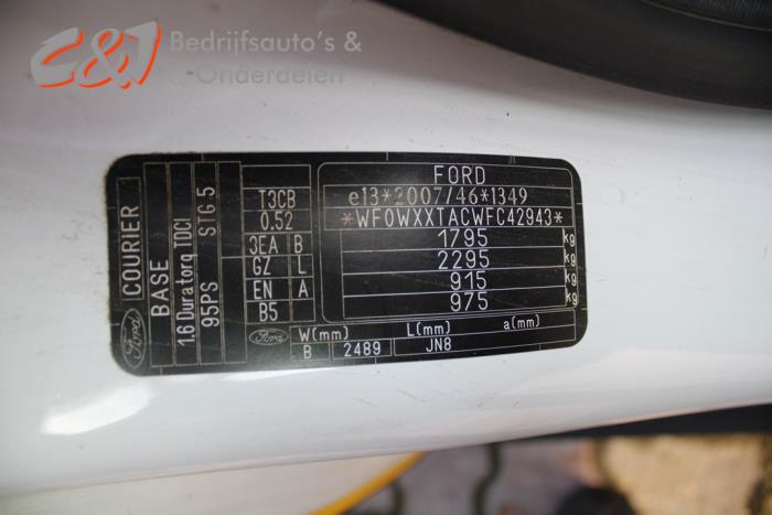 Ford Transit Courier 1.6 TDCi Schrottauto (2015, Weiß)