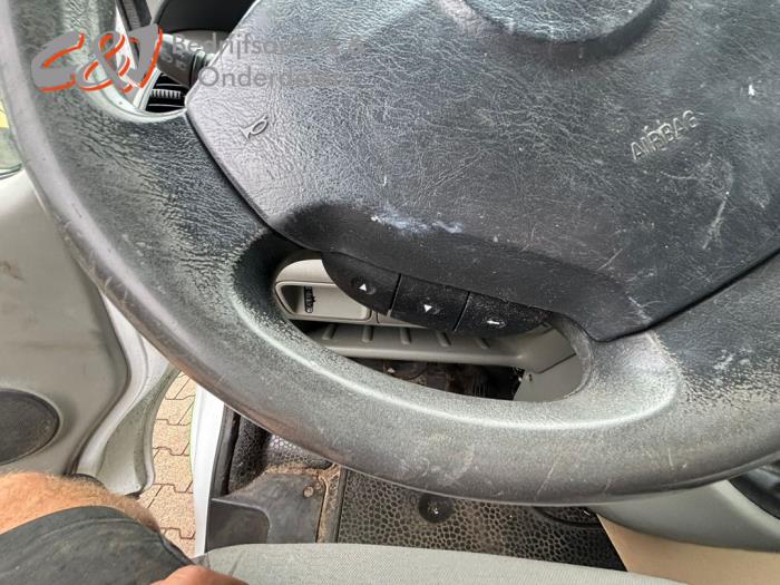 Opel Vivaro 1.9 DI Vehículo de desguace (2004, Blanco)