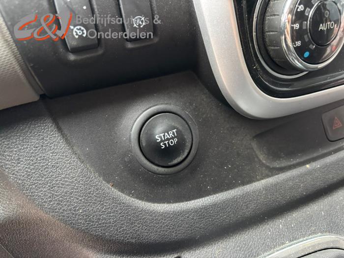 Renault Trafic 1.6 dCi 145 Twin Turbo Skrotfordon (2019, BRUIN)