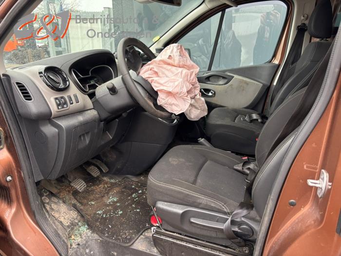 Renault Trafic 1.6 dCi 145 Twin Turbo Skrotfordon (2019, BRUIN)