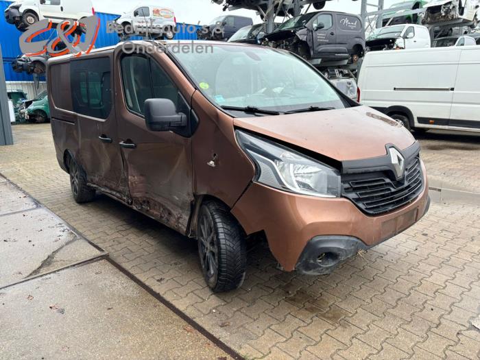 Renault Trafic 1.6 dCi 145 Twin Turbo Skrotfordon (2019, BRUIN)