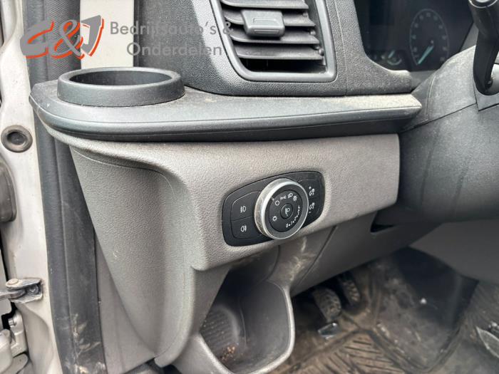 Ford Transit Custom 2.0 TDCi 16V Eco Blue 130 Épave (2020, Gris argenté)