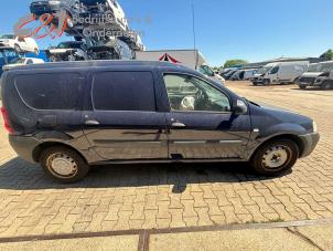 Dacia Logan Express 1.6 Samochód złomowany (2010, Niebieski)