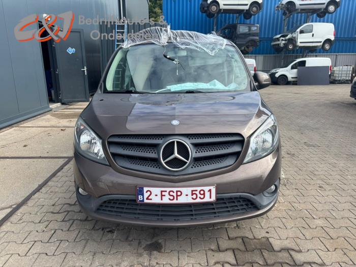 Mercedes Citan 1.5 109 CDI Crewbus Vehículo de desguace (2016, Marrón)
