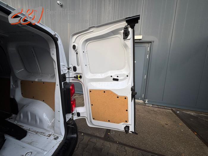 Opel Vivaro 2.0 Diesel 145 Samochód złomowany (2024, Bialy, Bialy)