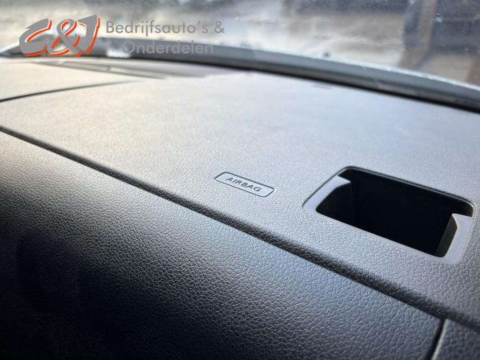 Opel Vivaro 2.0 Diesel 145 Samochód złomowany (2024, Bialy, Bialy)