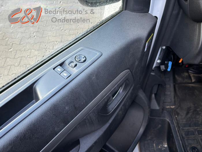 Opel Vivaro 2.0 Diesel 145 Samochód złomowany (2024, Bialy, Bialy)