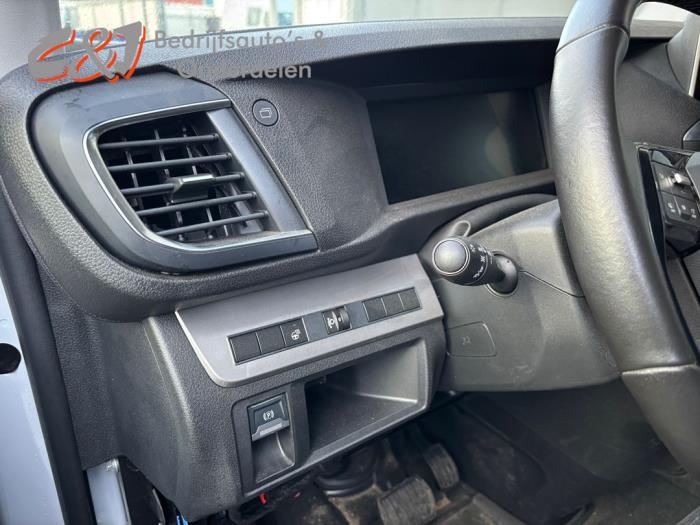 Opel Vivaro 2.0 Diesel 145 Samochód złomowany (2024, Bialy, Bialy)