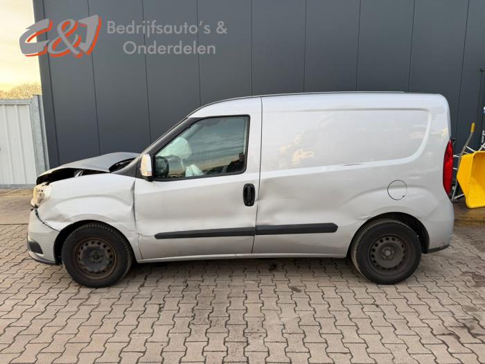 Fiat Doblo Cargo 1.3 MJ 16V DPF Euro 5 Vehículo de desguace (2016, Metálico)