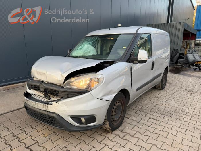 Fiat Doblo Cargo 1.3 MJ 16V DPF Euro 5 Vehículo de desguace (2016, Metálico)
