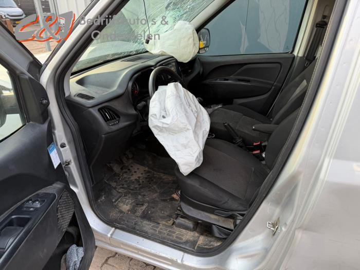 Fiat Doblo Cargo 1.3 MJ 16V DPF Euro 5 Vehículo de desguace (2016, Metálico)