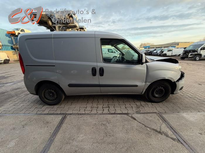 Fiat Doblo Cargo 1.3 MJ 16V DPF Euro 5 Vehículo de desguace (2016, Metálico)