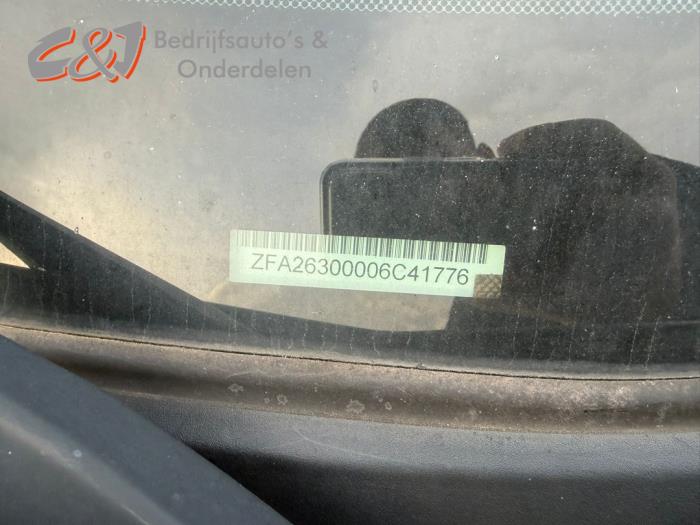 Fiat Doblo Cargo 1.3 MJ 16V DPF Euro 5 Vehículo de desguace (2016, Metálico)