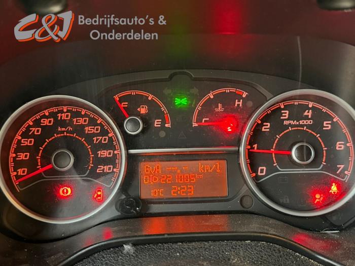 Fiat Doblo Cargo 1.3 MJ 16V DPF Euro 5 Vehículo de desguace (2016, Metálico)