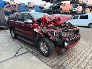 Ford Ranger 3.2 TDCI 20V 4x4 Samochód złomowany (2018, Ciemny, Czerwony)