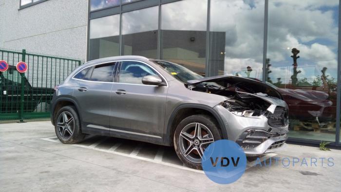 Mercedes GLA Vehículo de desguace (2020, Berenjena, Gris plateado, Gris)