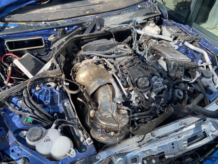 Mercedes C C-300 e 2.0 Turbo Vehículo de desguace (2022, Azul)