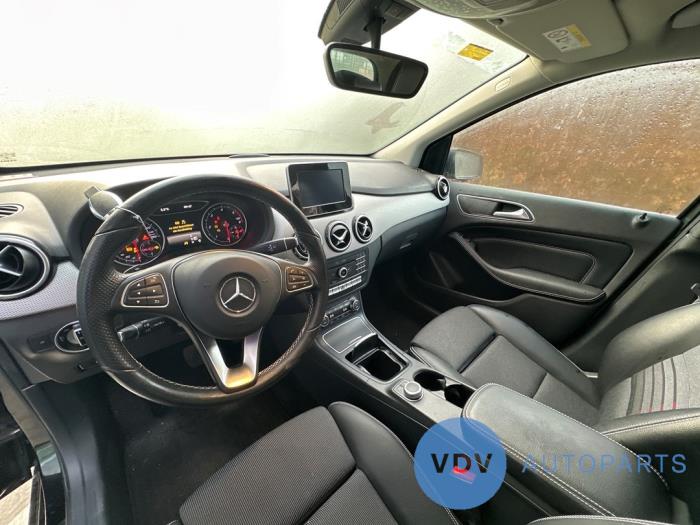 Mercedes B 2.1 B-200 CDI BlueEFFICIENCY, B-200d 16V Salvage vehicle (2015, Black)