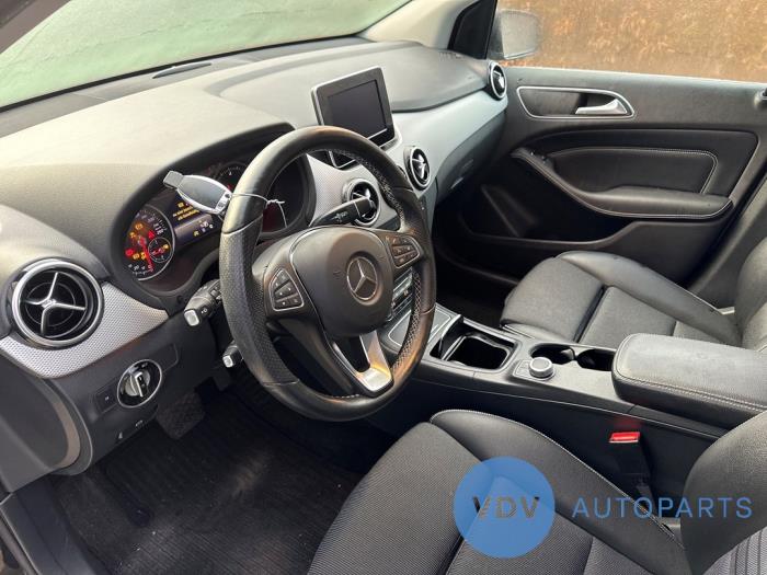 Mercedes B 2.1 B-200 CDI BlueEFFICIENCY, B-200d 16V Salvage vehicle (2015, Black)