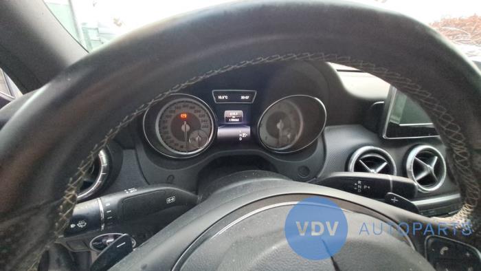 Mercedes CLA 2.2 CLA-200 CDI, 200 d 16V Vehículo de desguace (2014, Berenjena, Gris plateado, Gris)