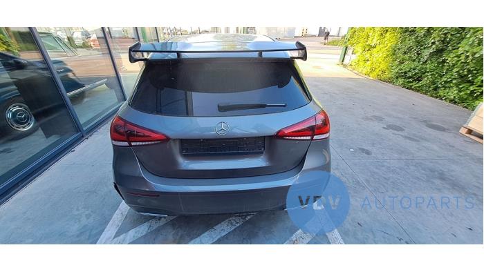 Mercedes A 1.3 A-180 Turbo 16V Vehículo de desguace (2019, Berenjena, Gris plateado, Gris)
