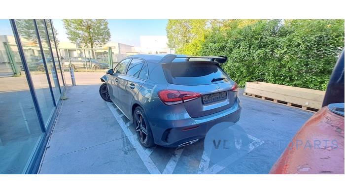 Mercedes A 1.3 A-180 Turbo 16V Vehículo de desguace (2019, Berenjena, Gris plateado, Gris)
