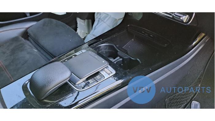 Mercedes A 1.3 A-180 Turbo 16V Vehículo de desguace (2019, Berenjena, Gris plateado, Gris)