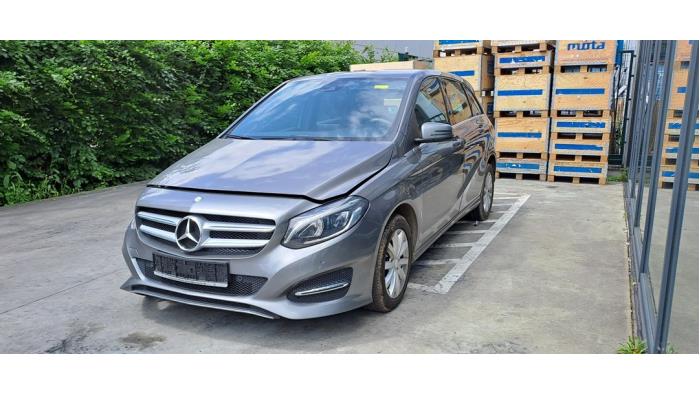 Mercedes B 1.5 B-180 CDI,d 16V Épave (2015, Aubergine, Gris argenté, Gris)