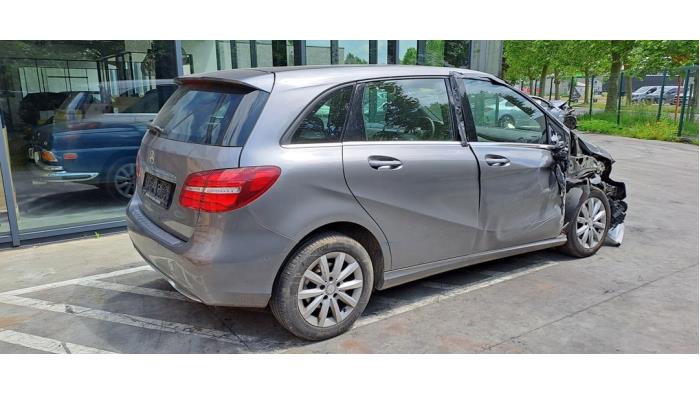 Mercedes B 1.5 B-180 CDI,d 16V Épave (2015, Aubergine, Gris argenté, Gris)