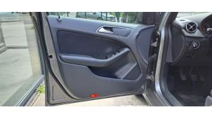Mercedes B 1.5 B-180 CDI,d 16V Épave (2015, Aubergine, Gris argenté, Gris)