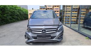 Mercedes B 1.5 B-180 CDI,d 16V Épave (2015, Aubergine, Gris argenté, Gris)