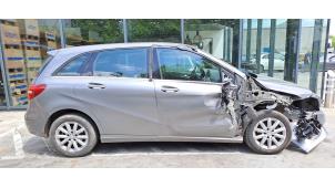 Mercedes B 1.5 B-180 CDI,d 16V Épave (2015, Aubergine, Gris argenté, Gris)