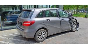 Mercedes B 1.5 B-180 CDI,d 16V Épave (2015, Aubergine, Gris argenté, Gris)