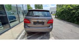 Mercedes B 1.5 B-180 CDI,d 16V Épave (2015, Aubergine, Gris argenté, Gris)