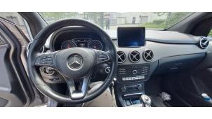 Mercedes B 1.5 B-180 CDI,d 16V Épave (2015, Aubergine, Gris argenté, Gris)