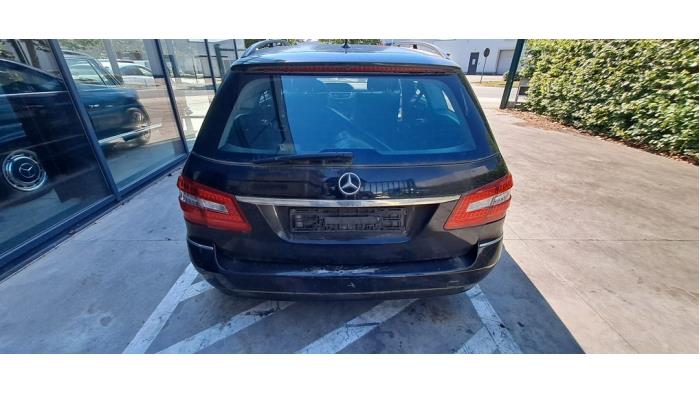 Mercedes E Estate E-200 CDI 16V BlueEfficiency,BlueTEC Épave (2009, Noir)