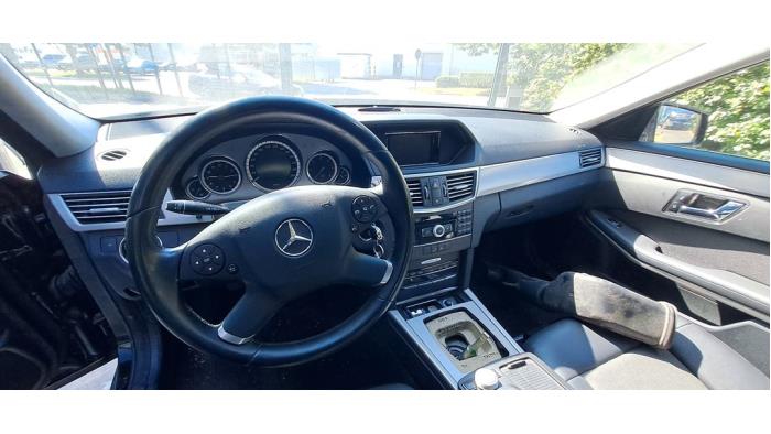 Mercedes E Estate E-200 CDI 16V BlueEfficiency,BlueTEC Épave (2009, Noir)