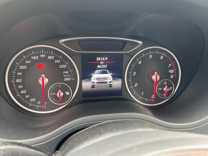 Mercedes B 1.6 B-180 BlueEFFICIENCY Turbo 16V Vehículo de desguace (2015, Gris)