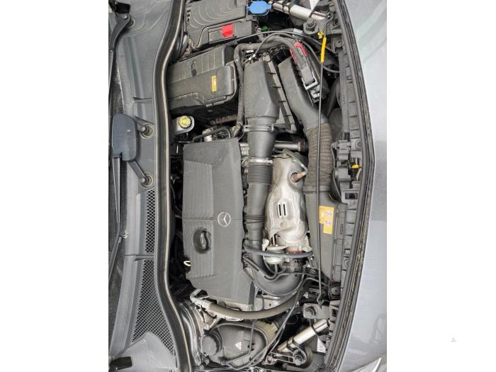 Mercedes B 1.6 B-180 BlueEFFICIENCY Turbo 16V Vehículo de desguace (2015, Gris)