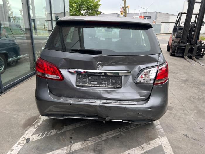 Mercedes B 1.6 B-180 BlueEFFICIENCY Turbo 16V Vehículo de desguace (2015, Gris)