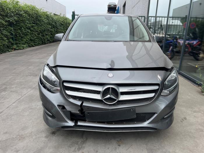 Mercedes B 1.6 B-180 BlueEFFICIENCY Turbo 16V Vehículo de desguace (2015, Gris)