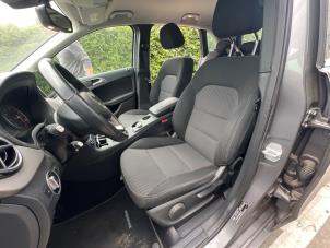 Mercedes B 1.6 B-180 BlueEFFICIENCY Turbo 16V Vehículo de desguace (2015, Gris)