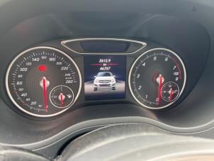 Mercedes B 1.6 B-180 BlueEFFICIENCY Turbo 16V Vehículo de desguace (2015, Gris)