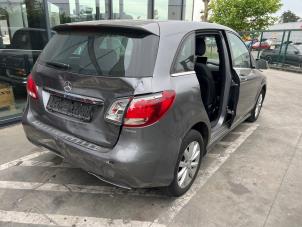 Mercedes B 1.6 B-180 BlueEFFICIENCY Turbo 16V Vehículo de desguace (2015, Gris)